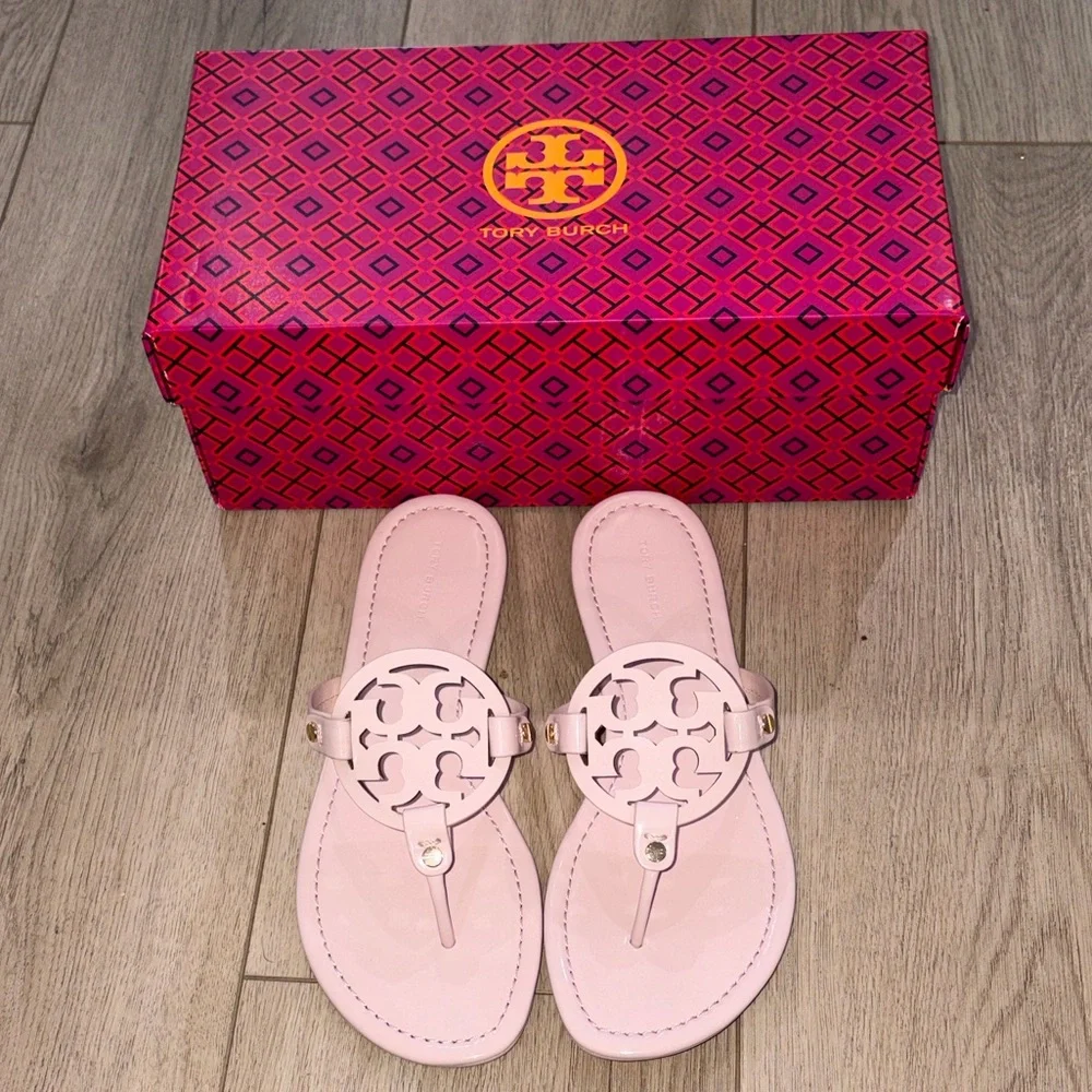 NWT Tory Burch Sea Shell Pink Patent Leather Miller Sandals - Picture 2 of 4